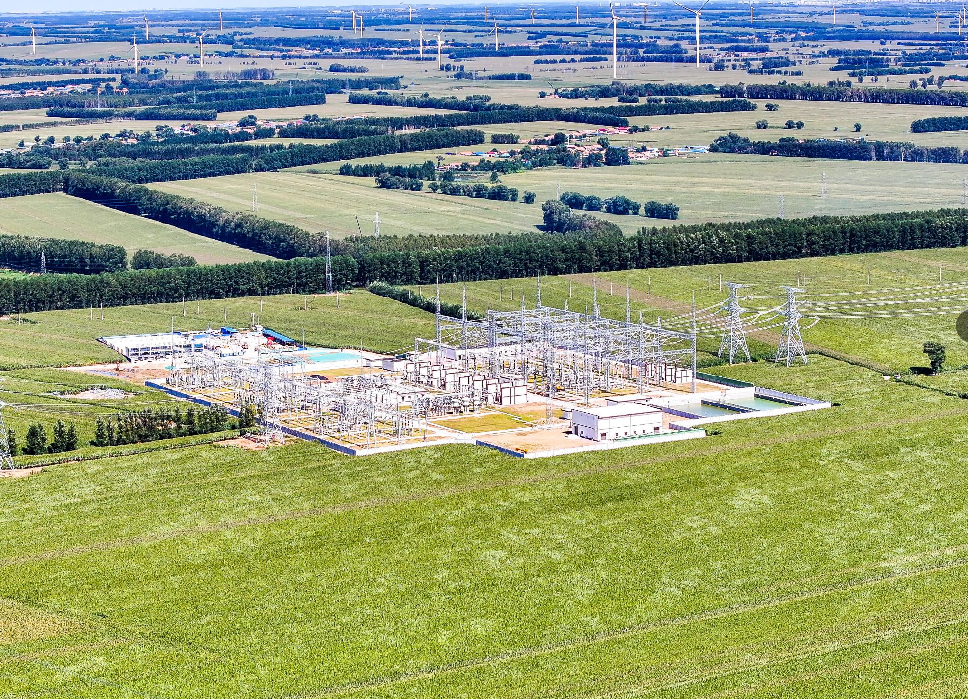 我国首座500千伏全自主可控新一代变电站在辽宁投运(图1)