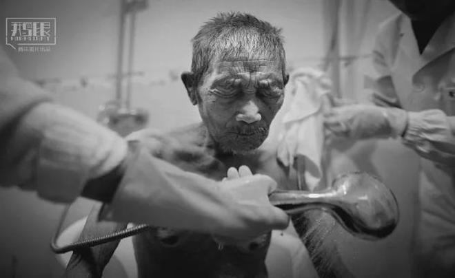 long8：270万元的洗澡机器人4万人报名体验离“全自动洗澡”有多远？(图8)