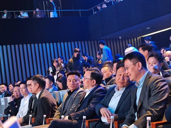 long8：员工曝宇树对外标榜弹性双休内部却是另一套规则非常卷；永辉喊话山姆不要让供应商二选一业内人士称他们在躲永辉；傅盛开撕周鸿祎(图5)