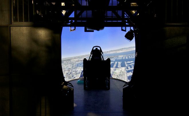 美海军忠诚僚机能力验证：FA-18虚拟指挥与F-35座舱控制的双轨演示(图7)