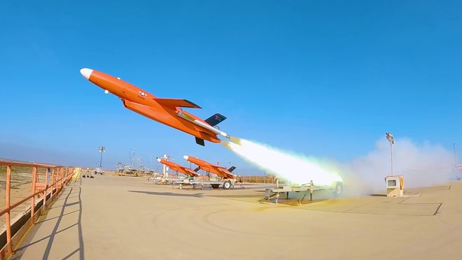 美海军忠诚僚机能力验证：FA-18虚拟指挥与F-35座舱控制的双轨演示(图2)