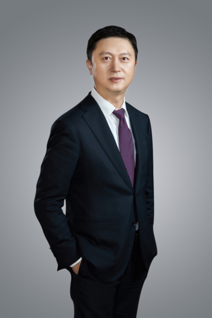 龙8国际：专访中金王曙光：中国资产安全溢价重构全球资本配置逻辑(图1)